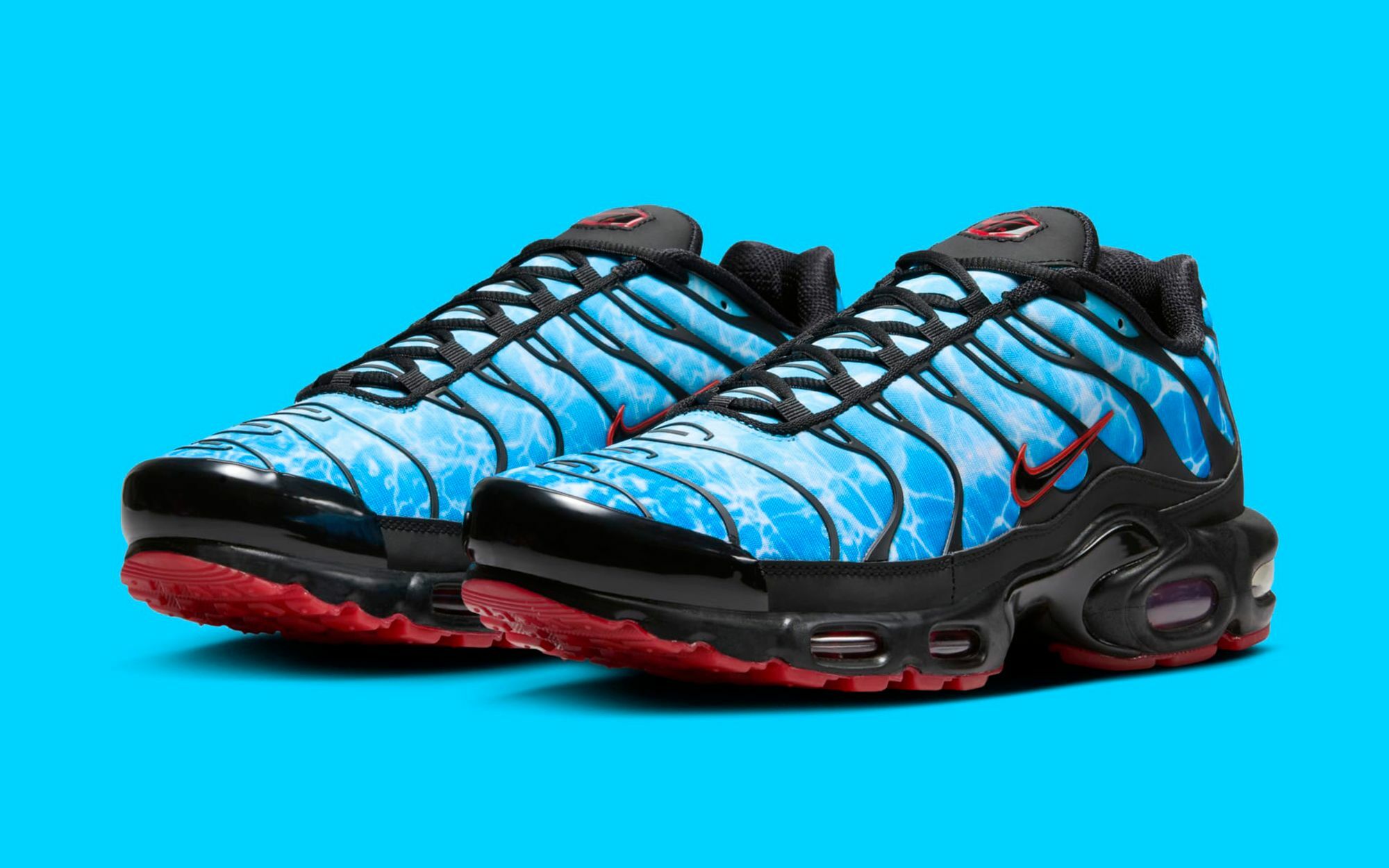 nike-air-max-plus-tn-shark-attack-HQ3824-001-02