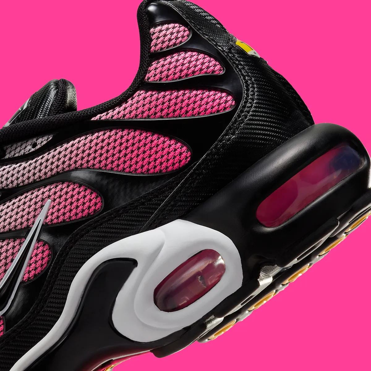 nike-air-max-plus-pink-black-HF3837-600-3
