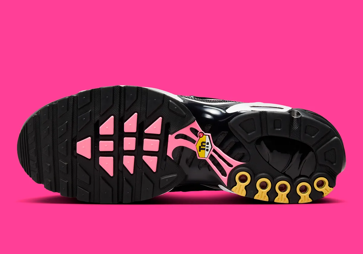 nike-air-max-plus-pink-black-HF3837-600-7