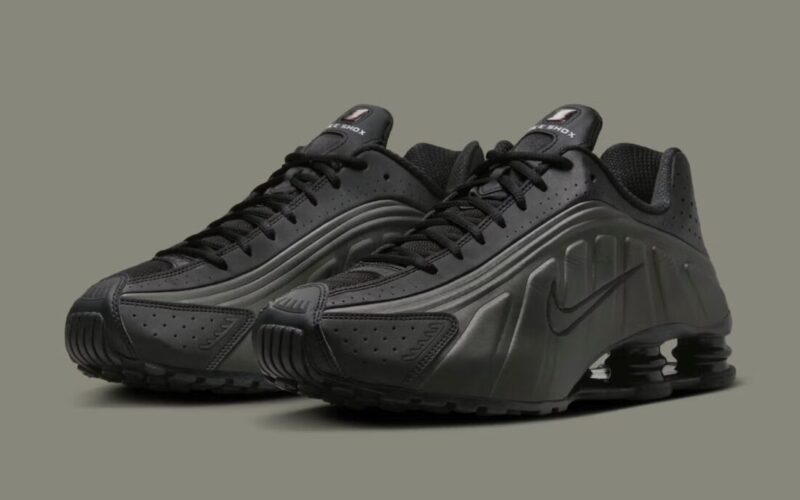 Nike Shox R4 - Black